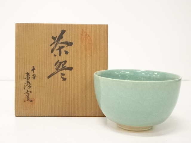 京焼　光硨造　青磁釉茶碗（保護箱）